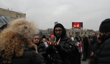 Тітушки, які напали на знімальну групу під час акцій протесту в Тбілісі, співпрацюють з МВС – грузинські журналісти