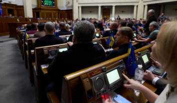 Більше жінок, молоді та без кнопкодавства: аналітики розповіли про Верховну Раду дев’ятого скликання