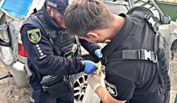 На Київщині троє чоловіків знущалися з підлітка, фільмуючи це на телефон: їм повідомили про підозри