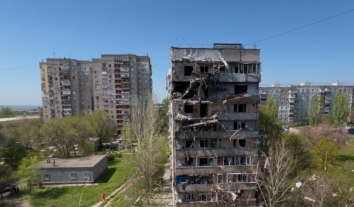 Російський обстріл багатоповерхівки в Запоріжжі: потерпілих побільшало до 40 людей