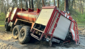 На Харківщині двоє рятувальників підірвались на невідомому предметі, коли гасили пожежу