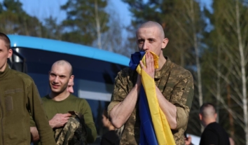 В Україну з полону РФ повернули 277 українських захисників і захисниць