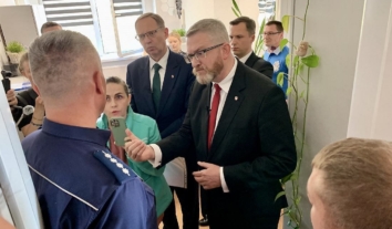 У Польщі кандидат у президенти напав на медичну працівницю через те, що вона зробила пацієнтці аборт