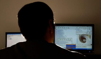 На Буковині чоловік шантажем міг змушувати дівчат робити інтимні фото та відео, зокрема з-за кордону