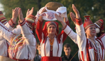 В Україні хочуть зберегти мови, яким загрожує зникнення: як це робитимуть