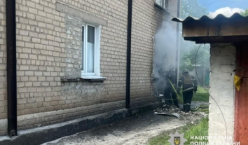 На Донеччині росіяни поцілили по будинку, в якому живе мати з двома дітьми: вони дістали поранення