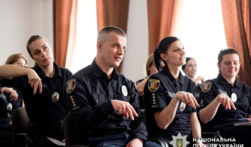Інспектори з дотримання прав людини у поліції Закарпаття вчать жестову мову