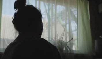 На Кіровоградщині до в’язниці може сісти мати-вихователька, яка нібито приковувала доньку до ліжка ланцюгом