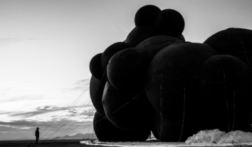 На фестивалі Burning Man негода знищила українську інсталяцію “Чорна хмара” На фестивалі Burning Man негода знищила українську інсталяцію “Чорна хмара”