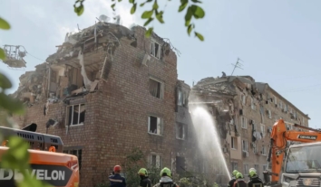 Після рятувальних робіт в обстріляній п’ятиповерхівці у Дарницькому районі Києва невідома доля восьми людей