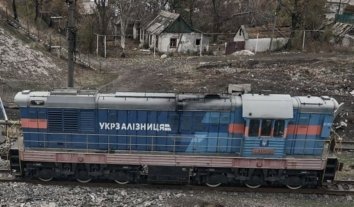 РФ посилила обстріли залізниці, а під ударом все частіше вантажні та пасажирські потяги – дослідження