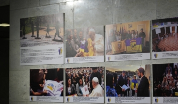 “Очі, що чекають”: у Києві відкрилася виставка на підтримку родин безвісти зниклих