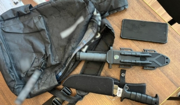 Правоохоронці запобігли нападу в школі на Закарпатті: 15-річного учня затримали з ножем у прямому ефірі