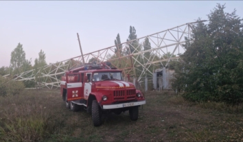 Росіяни аткували дроном цивільний автомобіль на Харківщині: постраждали двоє людей