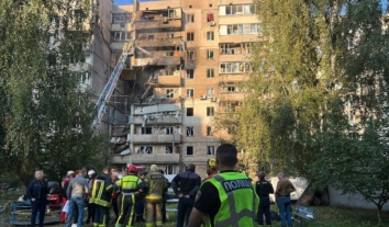 У Києві з-під завалів дістали тіло третьої людини, яка загинула унаслідок нічної атаки росіян