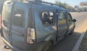 На трасі поблизу Слов’янська росіяни атакували fpv-дроном цивільний мікроавтобус: є загибла і постраждалі