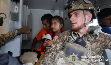 На Донеччині з-під обстрілів врятували маму з дитиною та відправили з області вже п’ятнадцятий потяг з переселенцями