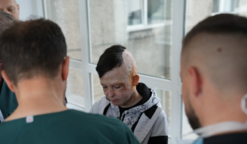 У Львові врятованому після удару по Вінниці хлопчику зробили 36-ту операцію