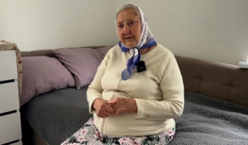 На Рівненщині 87-річна переселенка після операції знову почала бачити і змогла відвідати могилу сина, який загинув на війні