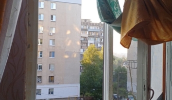 Унаслідок російської атаки на Дніпро пошкоджена квартира медійника Сергія Чернявського