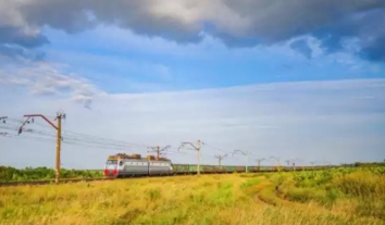 На Дніпропетровщині через російські удари обмежили рух низки приміських потягів