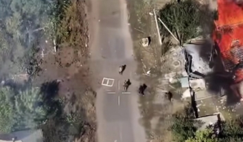 На Донеччині росіяни могли вбити батьків та полонили їхню доньку, щоб прикриватися як щитом На Донеччині росіяни могли вбити батьків та полонили їхню доньку, щоб прикриватися як щитом