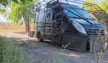 Щодня поліція робить по сім евакуаційних рейсів з Костянтинівки, де лишаються ще тисячі людей