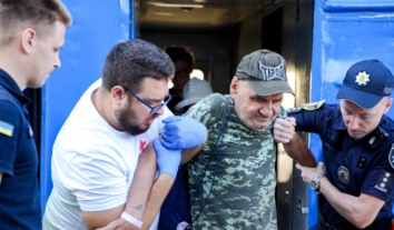 Евакуація без системи: правозахисники заявляють про фрагментованість процесу, брак координації та ризики гуманітарної кризи