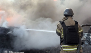 У Кривому Розі армія РФ поцілила по складу з продуктовими наборами для містян та ВПО