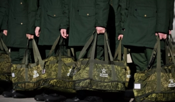 Оккупантов в Луганской, Донецкой области и в Крыму похвалили за образцовый “призыв” срочников в ряды российской армии