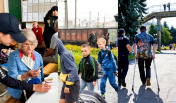 До Рівного трохи більш ніж за тиждень приїхало вісім потягів з переселенцями з Донеччини