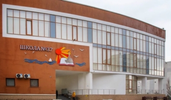 В окупованому Севастополі у дітей і вчителів в одній зі шкіл шукали в телефонах “українські сліди”