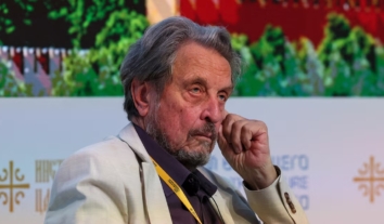 Батька Ілона Маска звинуватили в тривалому сексуальному насильстві над дітьми Батька Ілона Маска звинуватили в тривалому сексуальному насильстві над дітьми