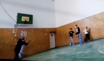 На Вінниччині вчитель фізкультури вдарив учня палицею під час уроку – інцидент потрапив на відео