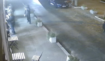 У Києві невідомі обклеїли гомофобними листівками вікна книгарні “Сенс”