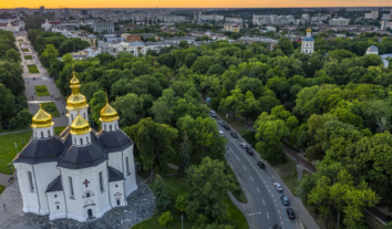 У Чернігові сквер “Казка” збираються перейменувати на честь Трампа: таке рішення, ймовірно, є незаконним