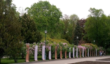 У Харкові демонтували стенди з відбитками долонь російських діячів у парку Шевченка