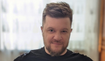 Киянин з інвалідністю не може отримати закордонний паспорт через відмову посадовців приїхати додому