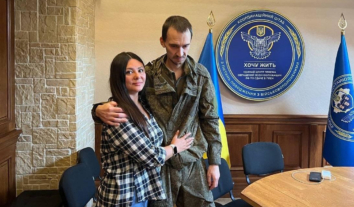 В Россию вернулся муж активистки движения “Наш выход”, за которым она приехала в Украину