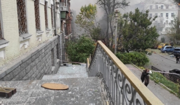 Російський обстріл у Дніпрі пошкодив музей: відвідувачі встигли сховатися в укритті