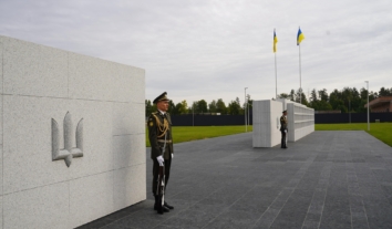 Військова омбудсманка просить змінити закон, щоб ховати з почестями службовців із непогашеними судимостями