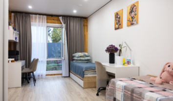 Із меблями та укриттям: у Бучі зведуть будинок для великої прийомної родини