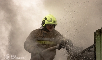 В Харькове россияне попали дроном по детскому саду: есть раненые