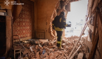 Russians kills at least 7, wounds 51 Ukrainians in massive drone and missile attack on Ukraine