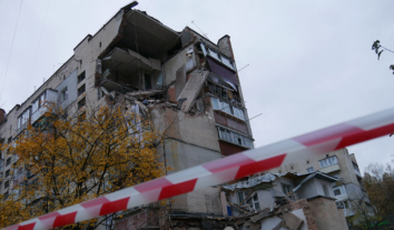 Поліція припускає, що до обвалу багатоповерхівки в Хмельницькому призвело порушення правил безпеки