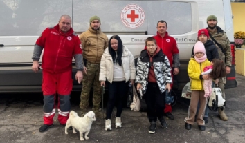 Поліцейські разом із волонтерами евакуювали 23 мешканців Харківщини з-під постійних обстрілів