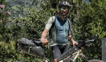 Французький велосипедист Софіан Сехілі, якого затримали у Росії за “незаконний перетин кордону”, виїхав з країни