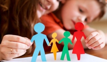 Уряд збільшив виплати прийомним батькам і батькам-вихователям: про які суми йдеться