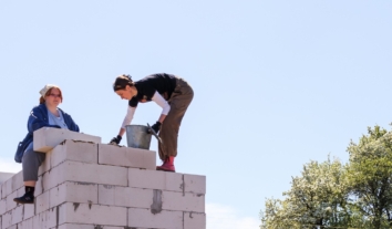 У дев’яти областях стежитимуть, щоб плани відновлення враховували однаково потреби жінок та чоловіків