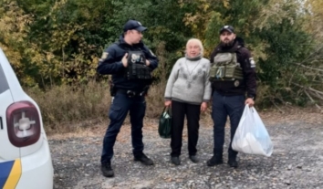 На Харківщині евакуювали жінку, яка ледь не згоріла у власному будинку після російського удару